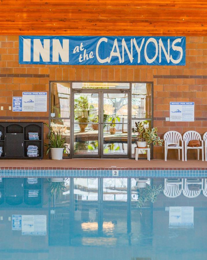 Inn At The Canyons Monticello Bagian luar foto
