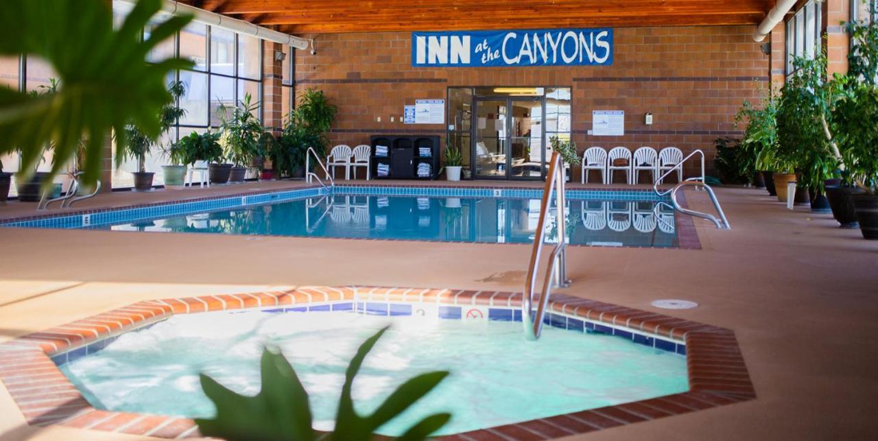 Inn At The Canyons Monticello Bagian luar foto
