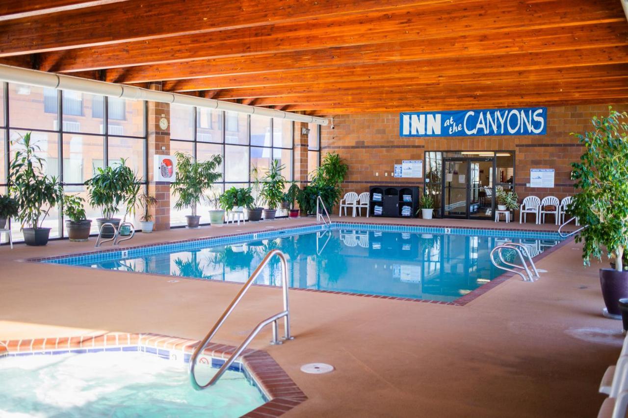 Inn At The Canyons Monticello Bagian luar foto